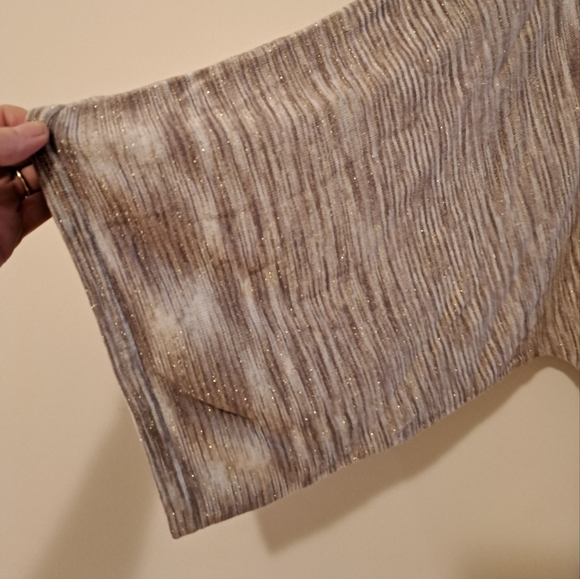 Chico's dolman wide sleeve lightweight pull on top - Picture 2 of 4